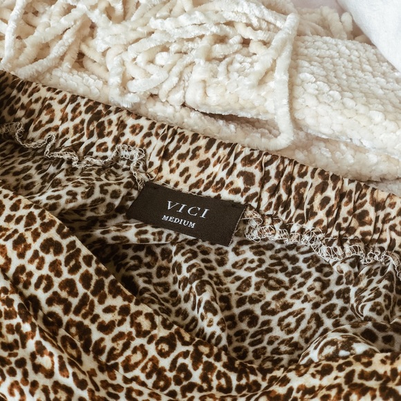 VICI cheetah silky midi slip skirt - Picture 3 of 4